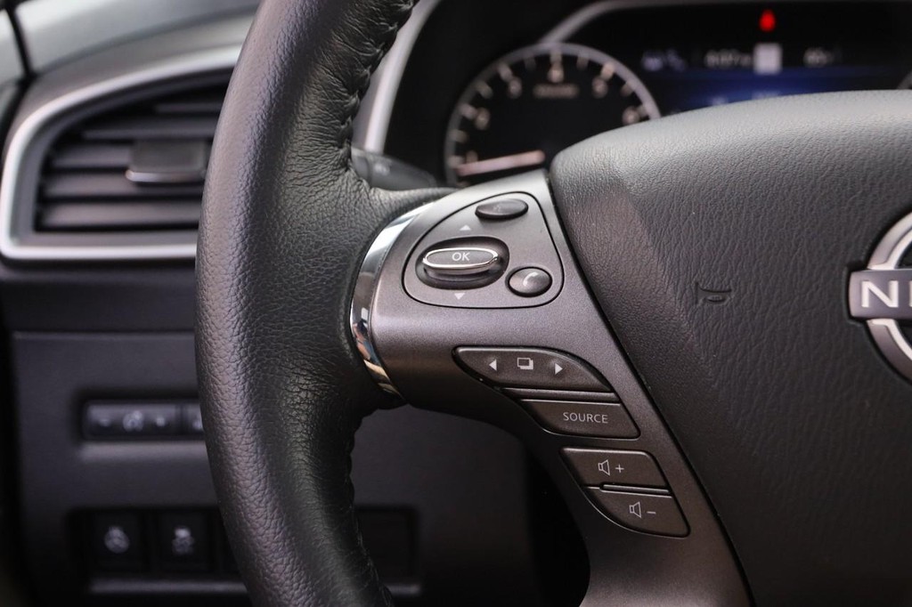 Nissan Murano Vehicle Full-screen Gallery Image 13