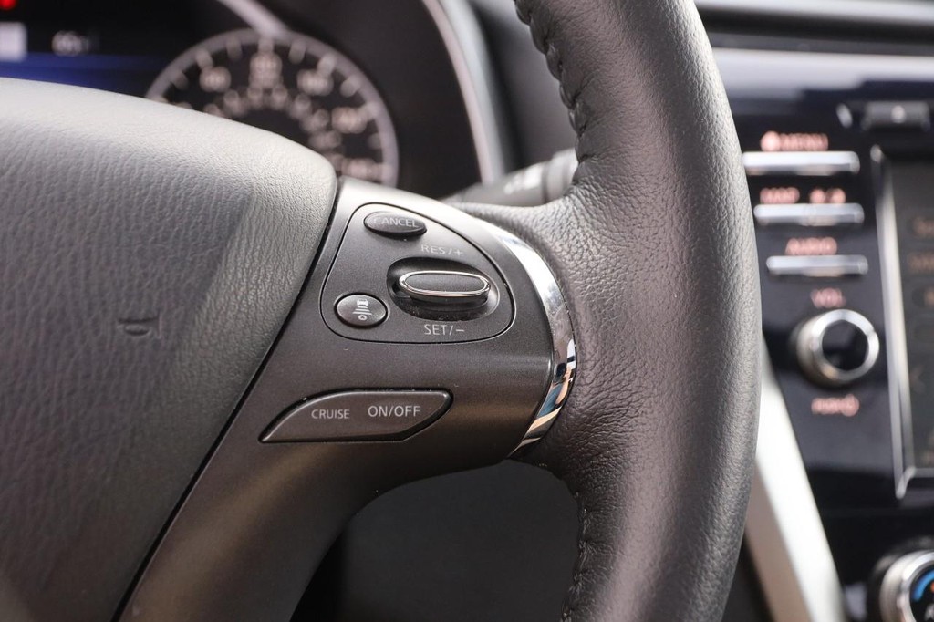 Nissan Murano Vehicle Full-screen Gallery Image 14