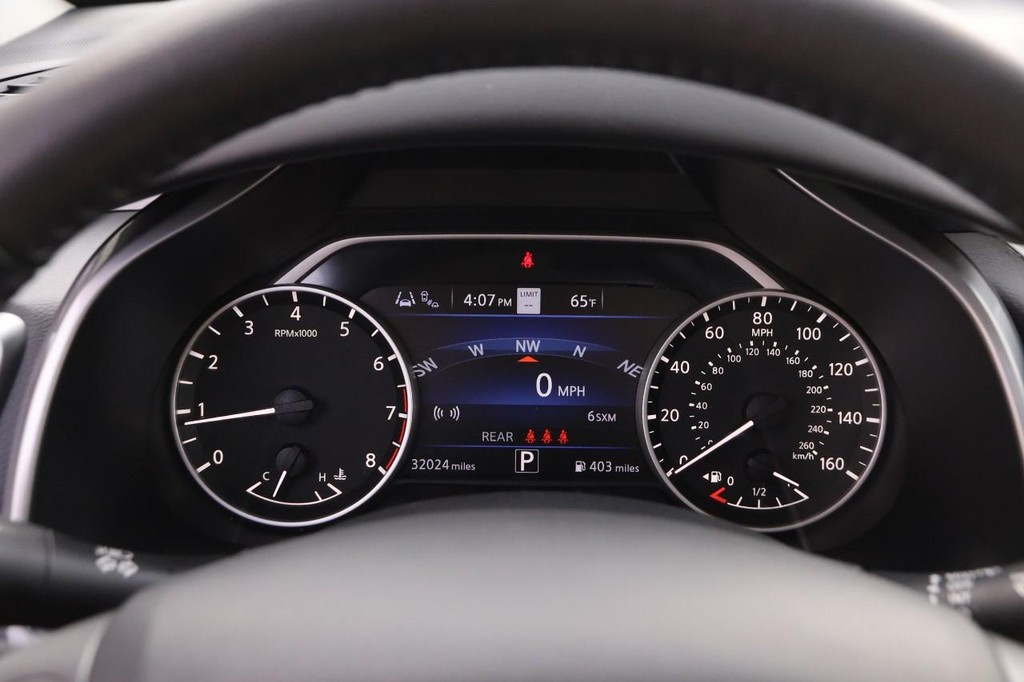 Nissan Murano Vehicle Full-screen Gallery Image 15