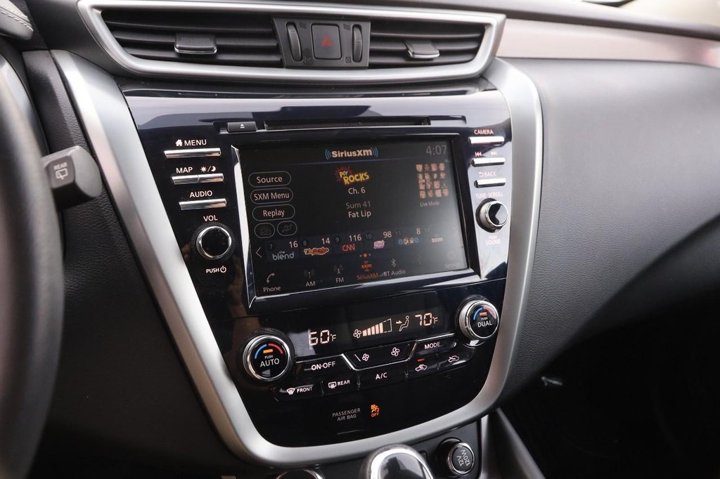Nissan Murano Vehicle Full-screen Gallery Image 17