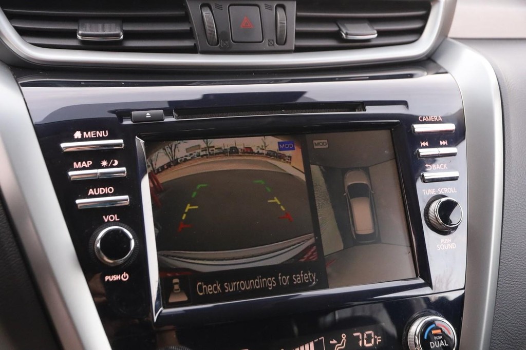 Nissan Murano Vehicle Full-screen Gallery Image 18