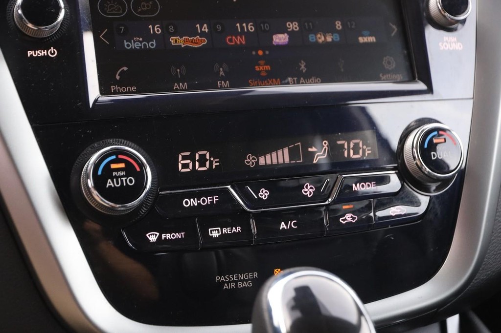 Nissan Murano Vehicle Full-screen Gallery Image 19