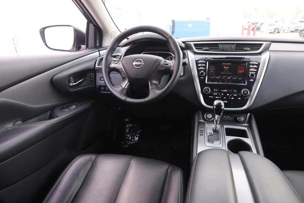 Nissan Murano Vehicle Full-screen Gallery Image 23