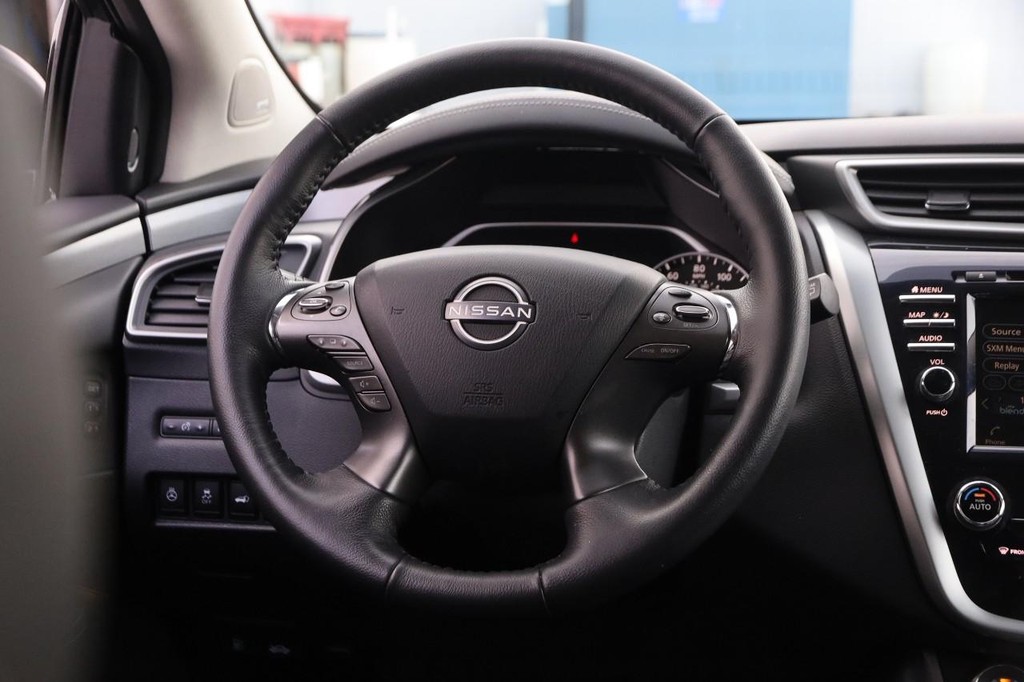 Nissan Murano Vehicle Full-screen Gallery Image 24