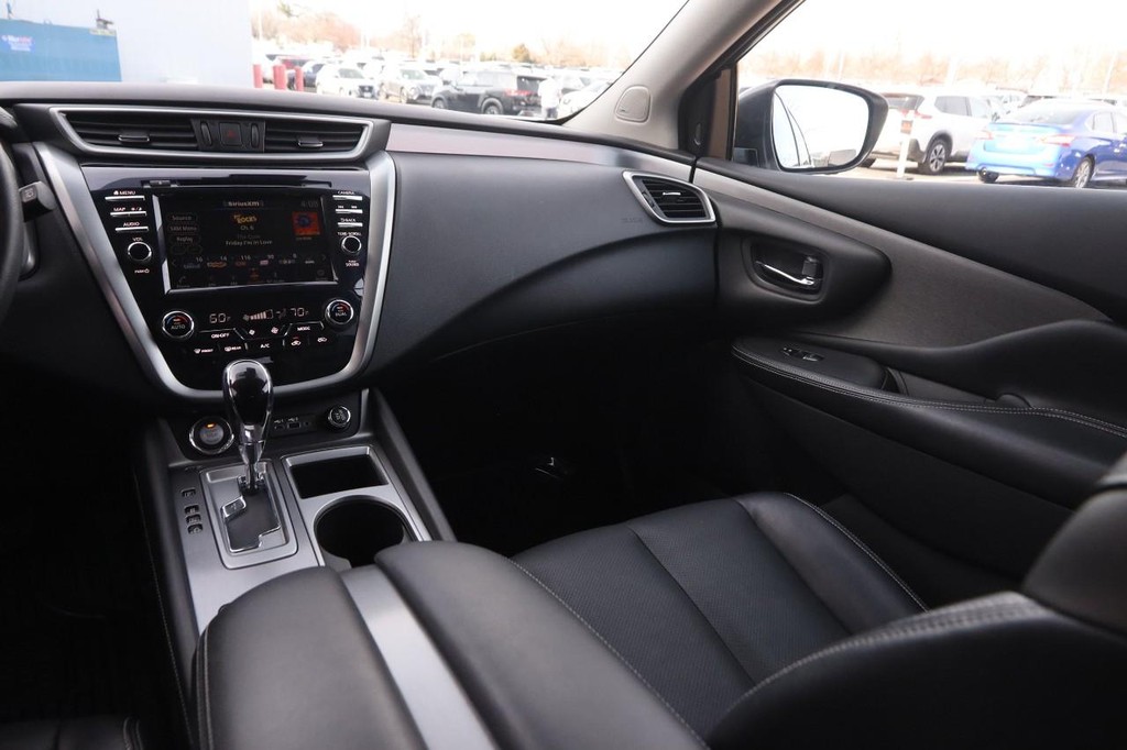 Nissan Murano Vehicle Full-screen Gallery Image 26