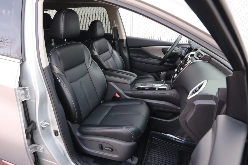 Nissan Murano Vehicle Full-screen Gallery Image 27