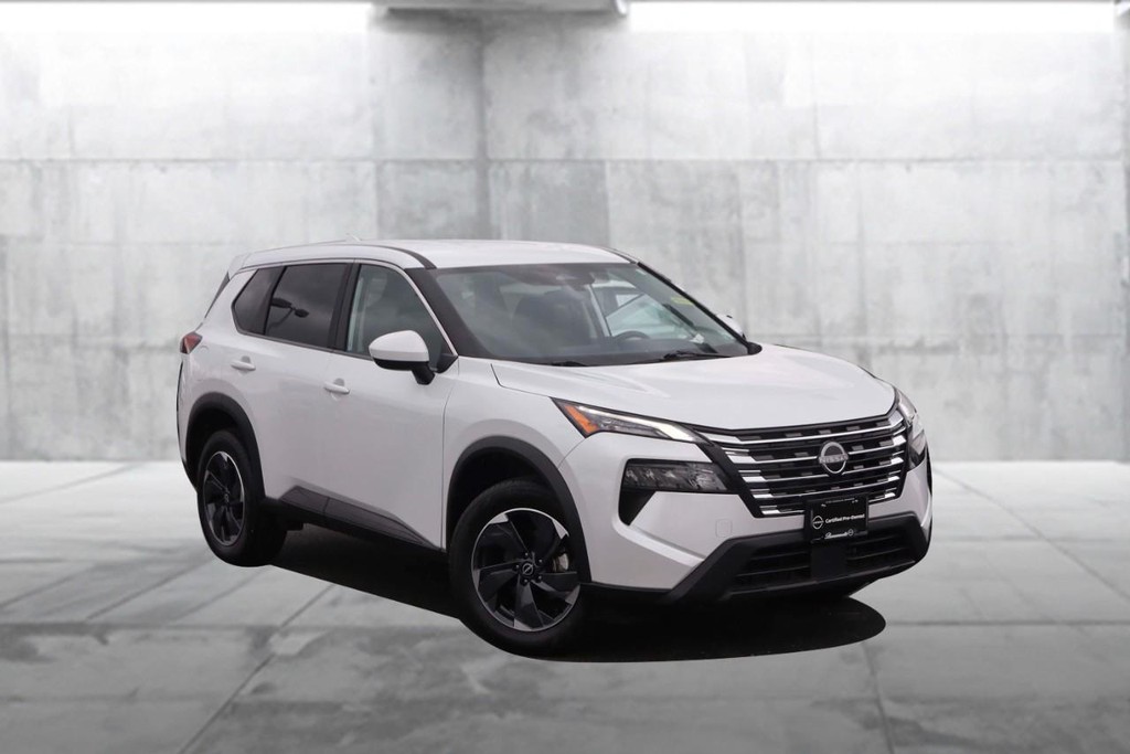 Nissan Rogue Vehicle Full-screen Gallery Image 2