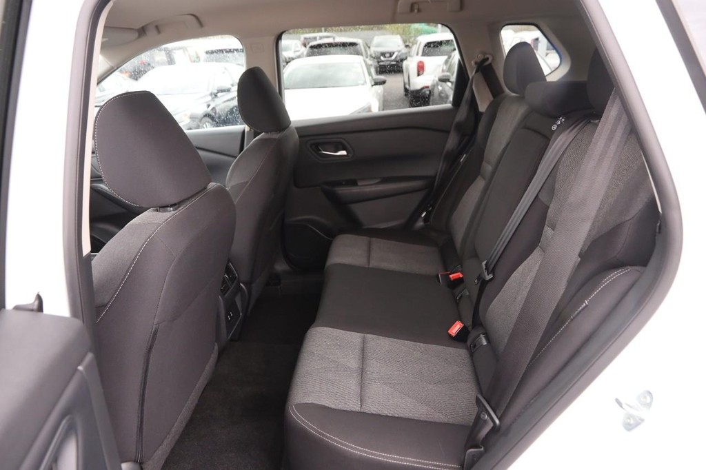 Nissan Rogue Vehicle Full-screen Gallery Image 10