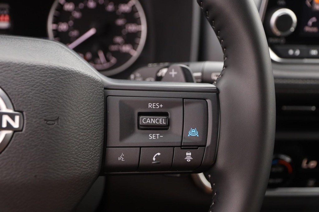 Nissan Rogue Vehicle Full-screen Gallery Image 13