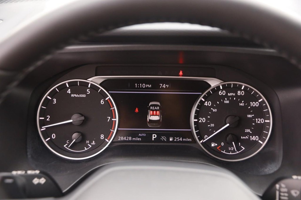 Nissan Rogue Vehicle Full-screen Gallery Image 14