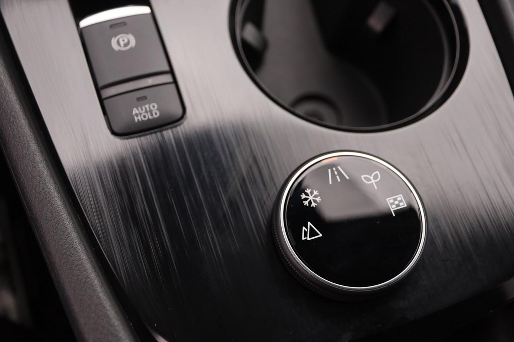 Nissan Rogue Vehicle Full-screen Gallery Image 18