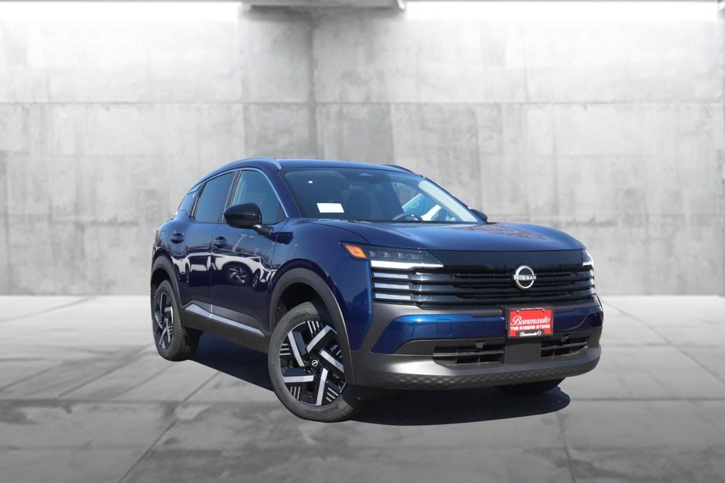 Nissan Kicks Vehicle Image 02