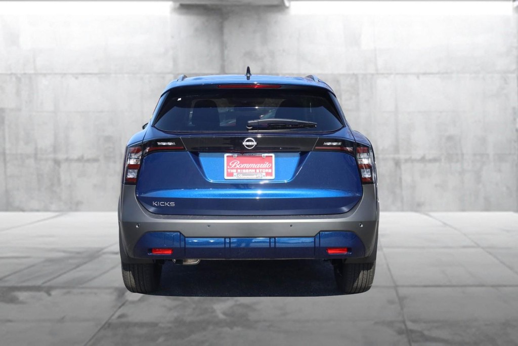 Nissan Kicks Vehicle Image 06