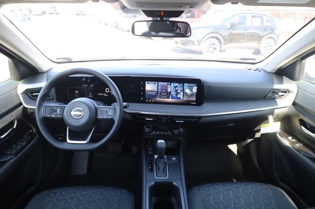 Nissan Kicks Vehicle Image 07