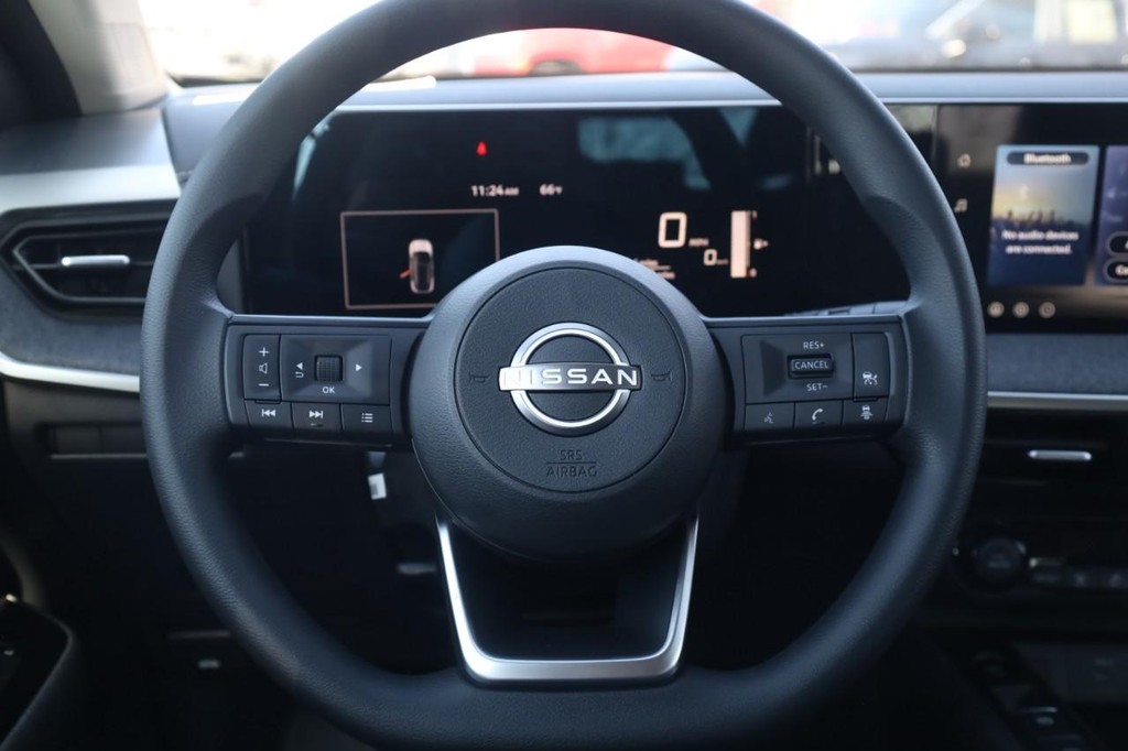 Nissan Kicks Vehicle Image 08