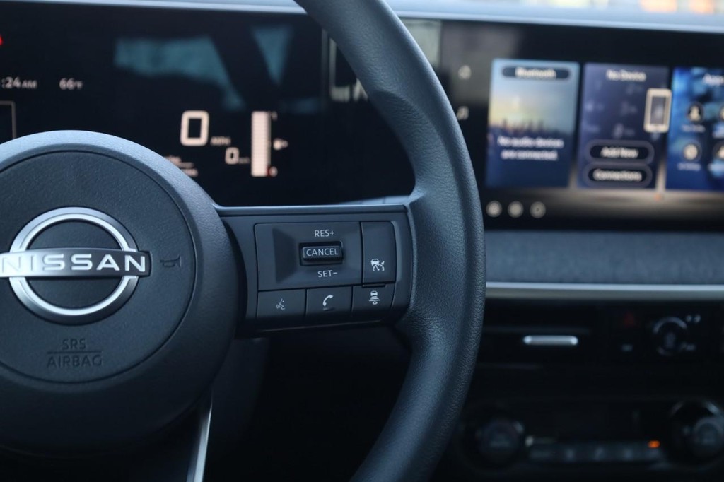 Nissan Kicks Vehicle Image 09