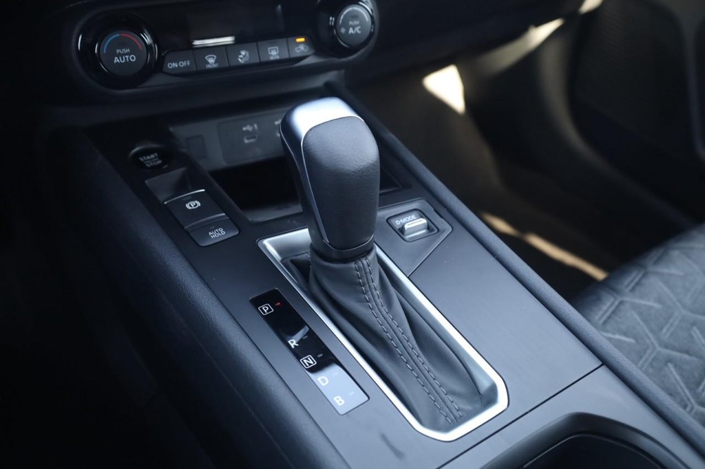 Nissan Kicks Vehicle Image 17