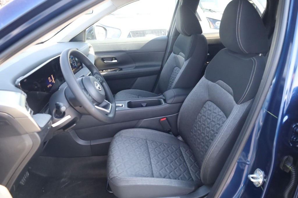 Nissan Kicks Vehicle Image 18