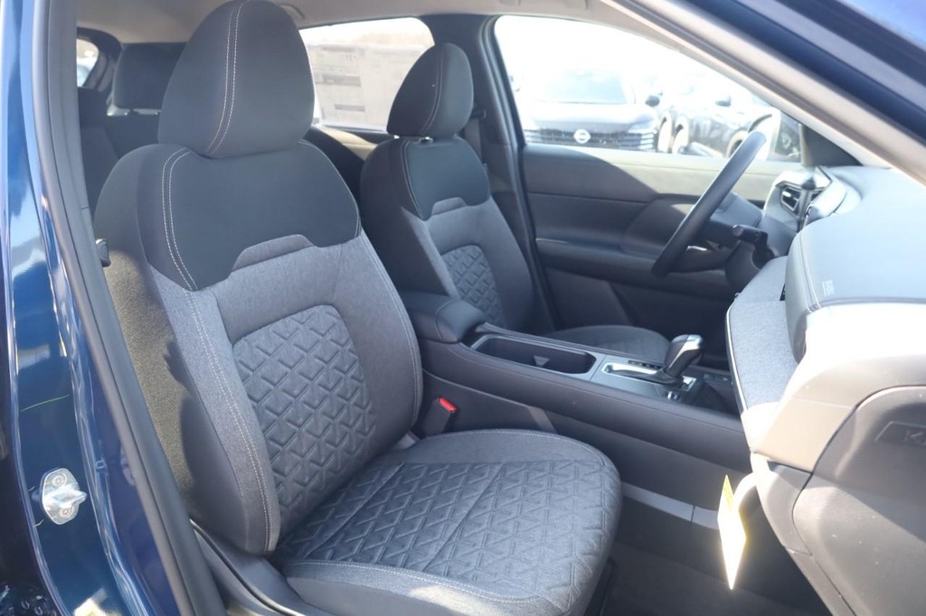 Nissan Kicks Vehicle Image 19