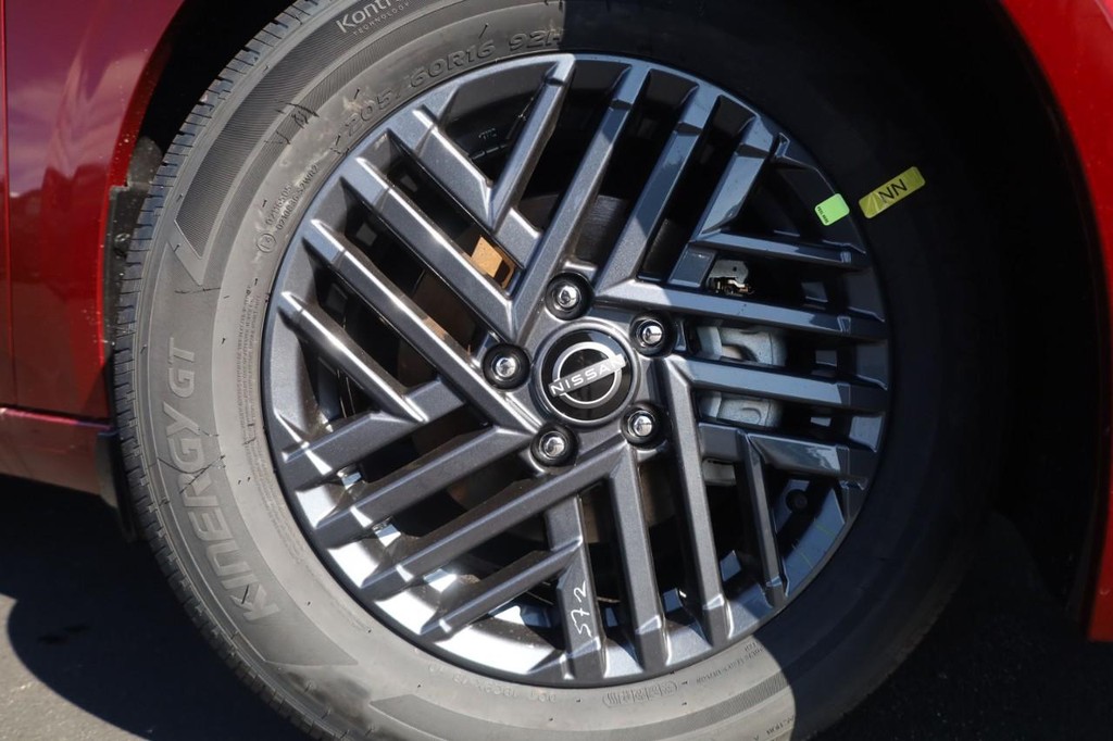 Nissan Sentra Vehicle Image 03