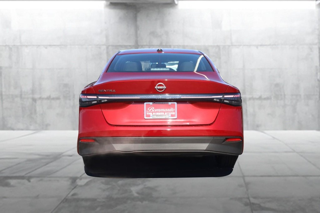 Nissan Sentra Vehicle Image 06