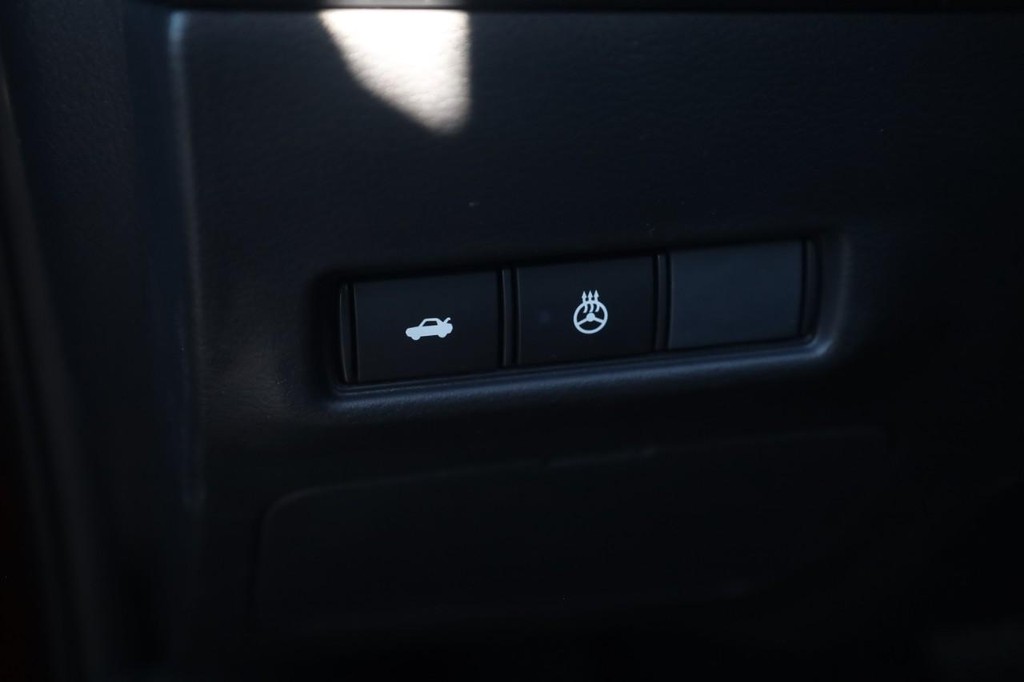 Nissan Sentra Vehicle Image 12