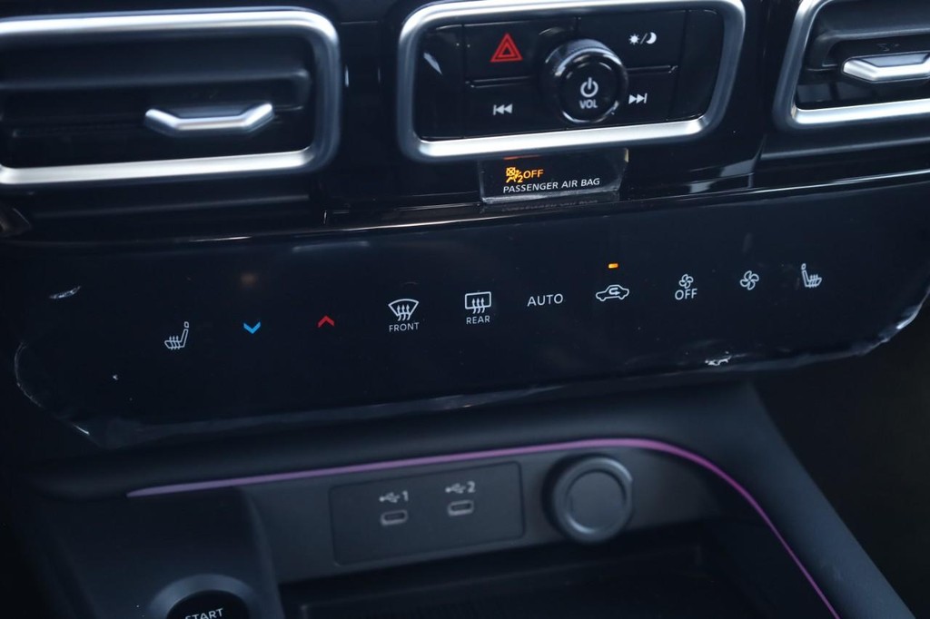 Nissan Sentra Vehicle Image 16