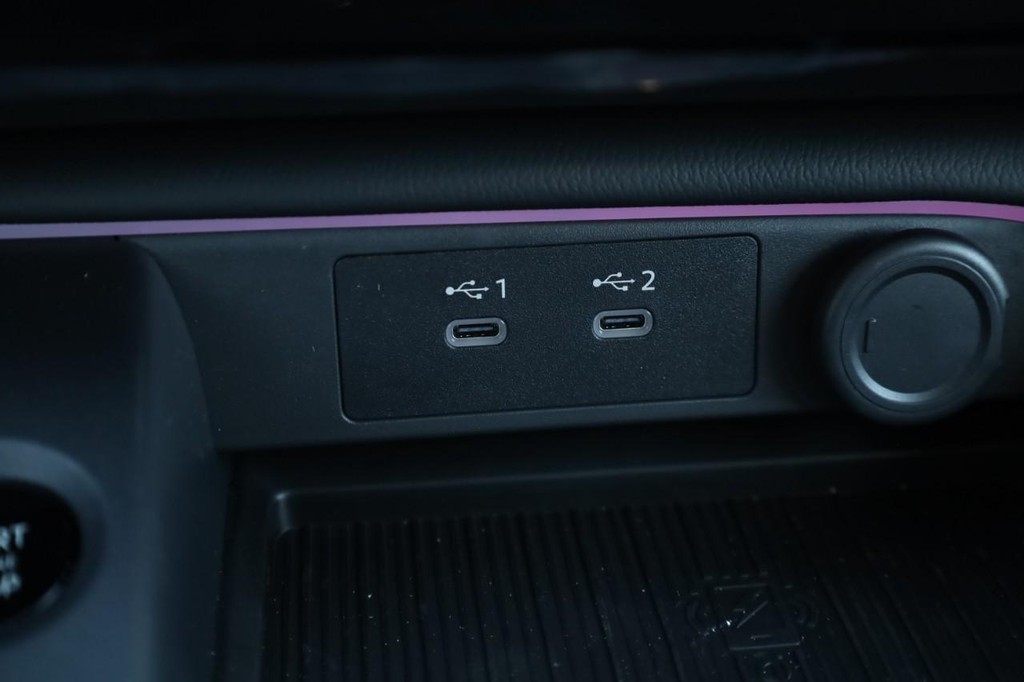 Nissan Sentra Vehicle Image 17