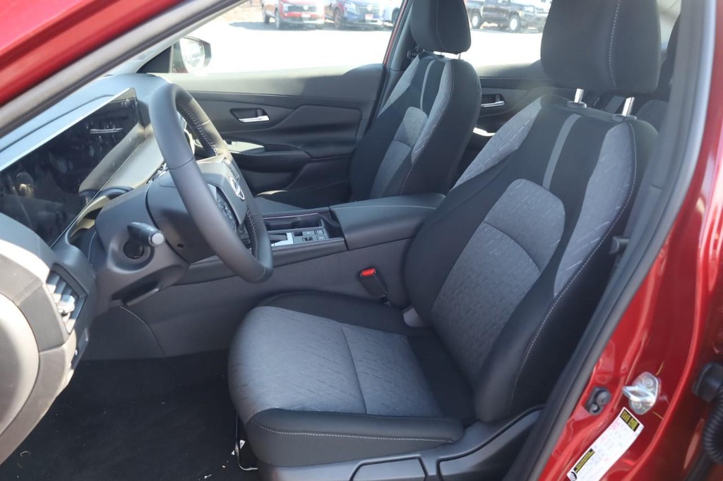 Nissan Sentra Vehicle Image 19