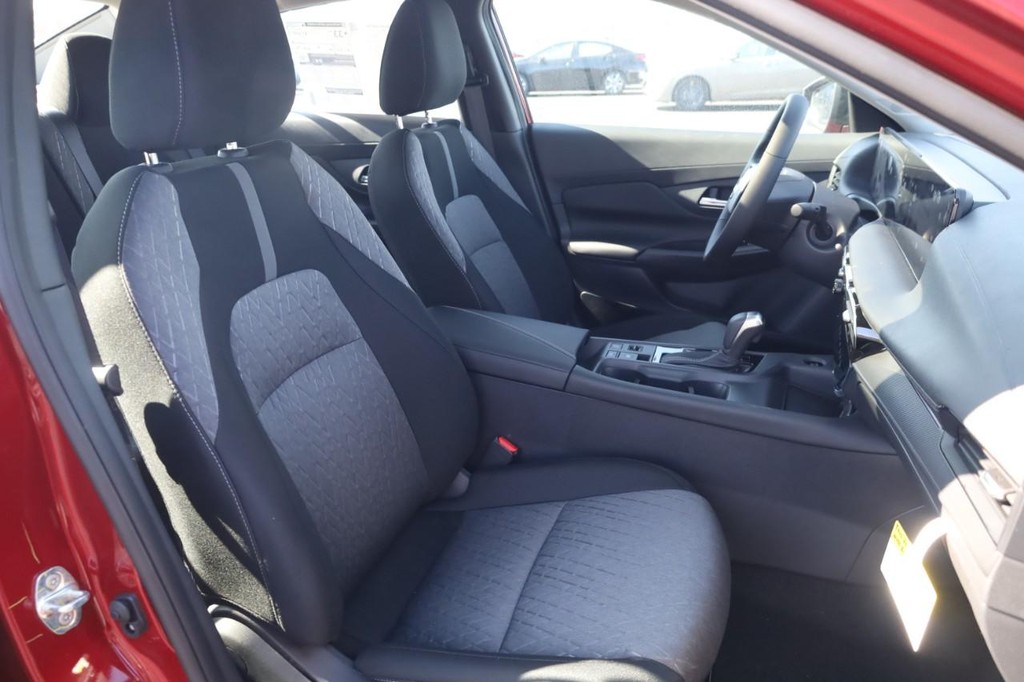 Nissan Sentra Vehicle Image 20