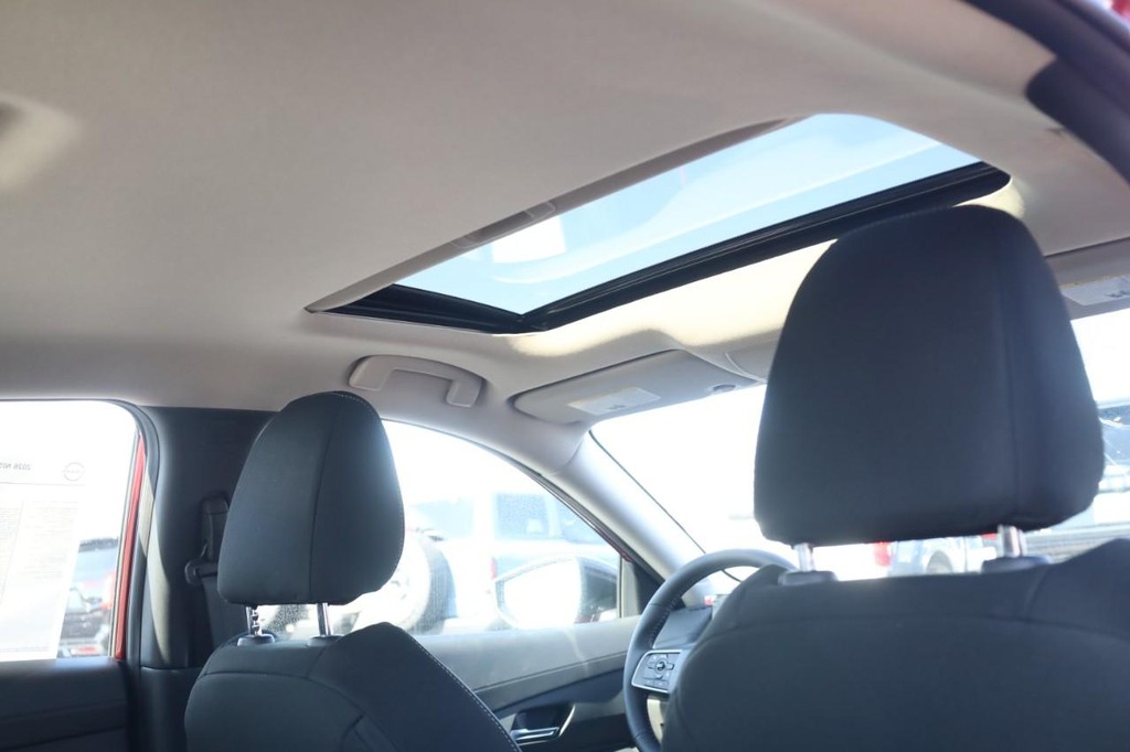 Nissan Sentra Vehicle Image 22