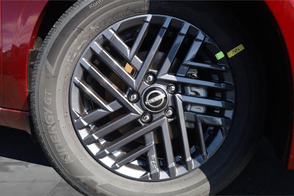 Nissan Sentra Vehicle Image 03