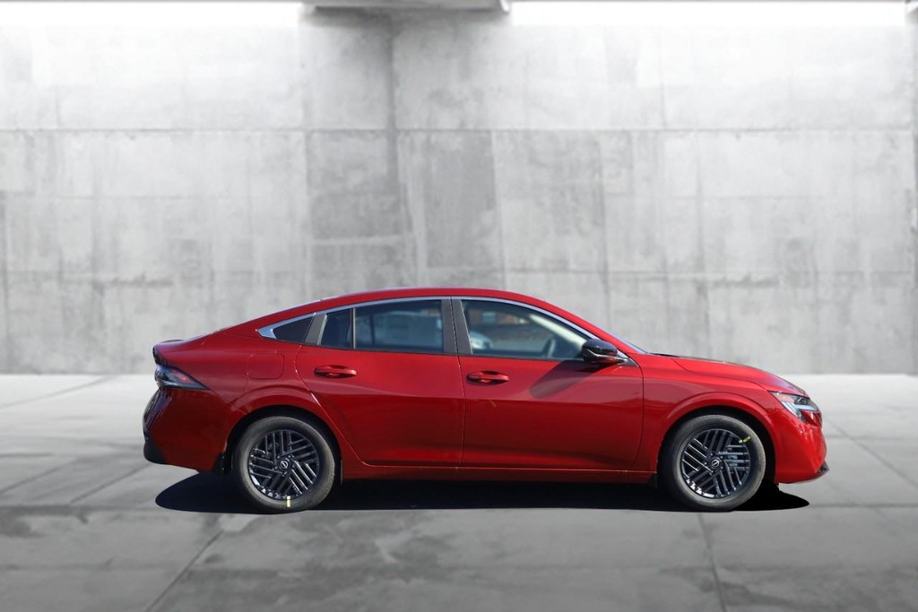 Nissan Sentra Vehicle Image 05