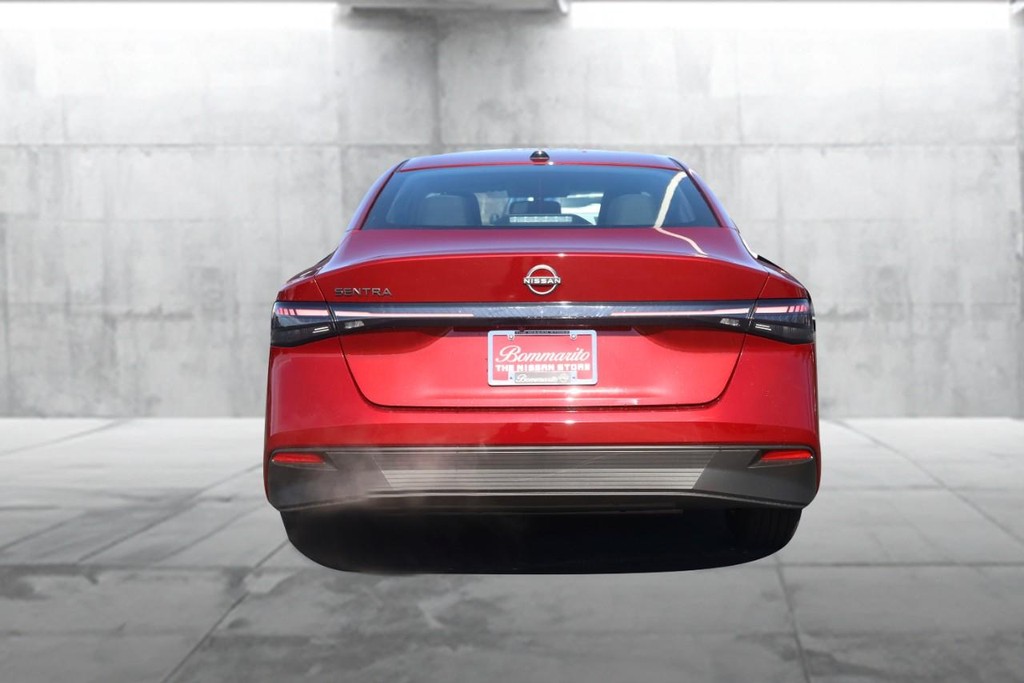 Nissan Sentra Vehicle Image 06