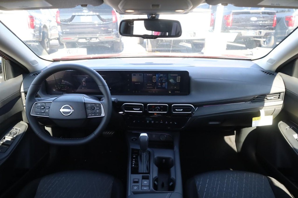 Nissan Sentra Vehicle Image 07