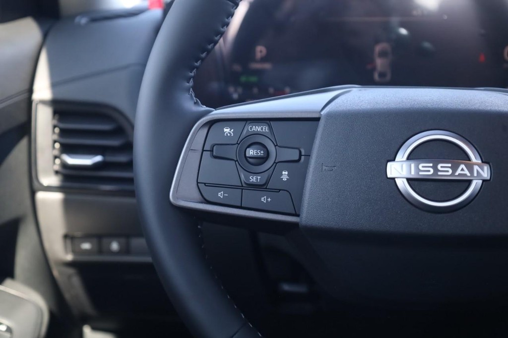 Nissan Sentra Vehicle Image 10