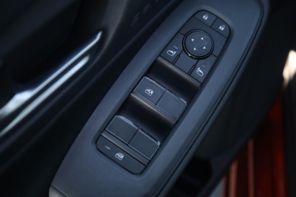 Nissan Sentra Vehicle Image 11