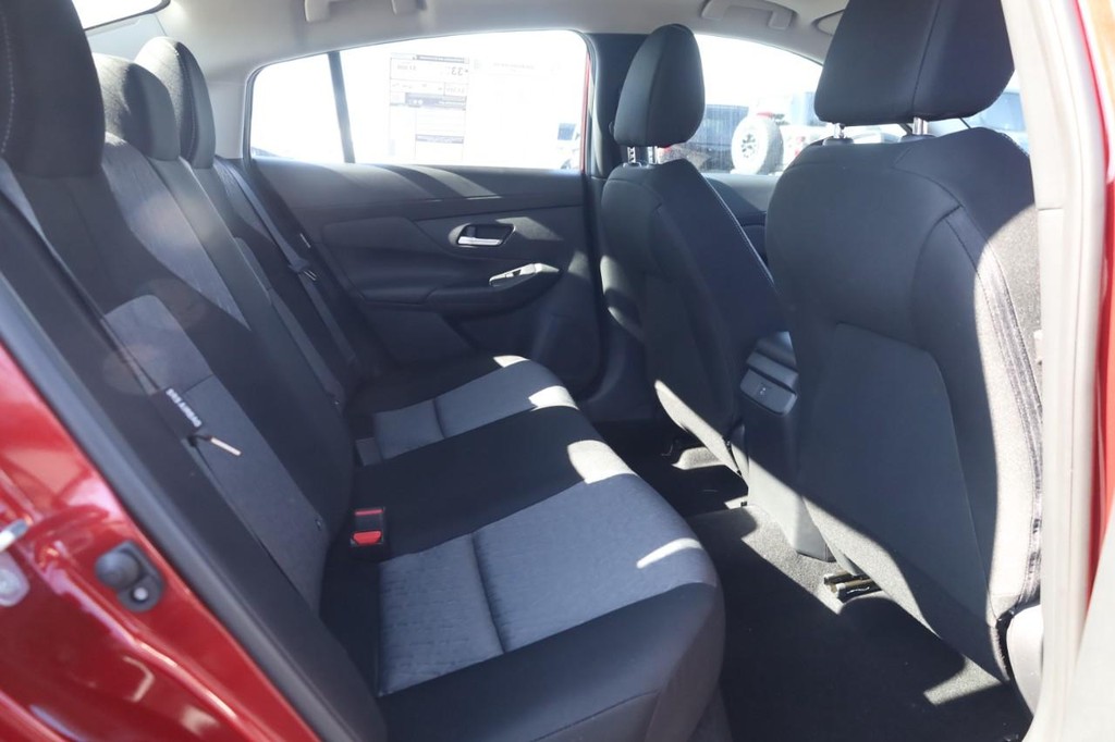 Nissan Sentra Vehicle Image 21