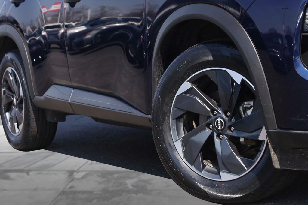 Nissan Rogue Vehicle Image 03