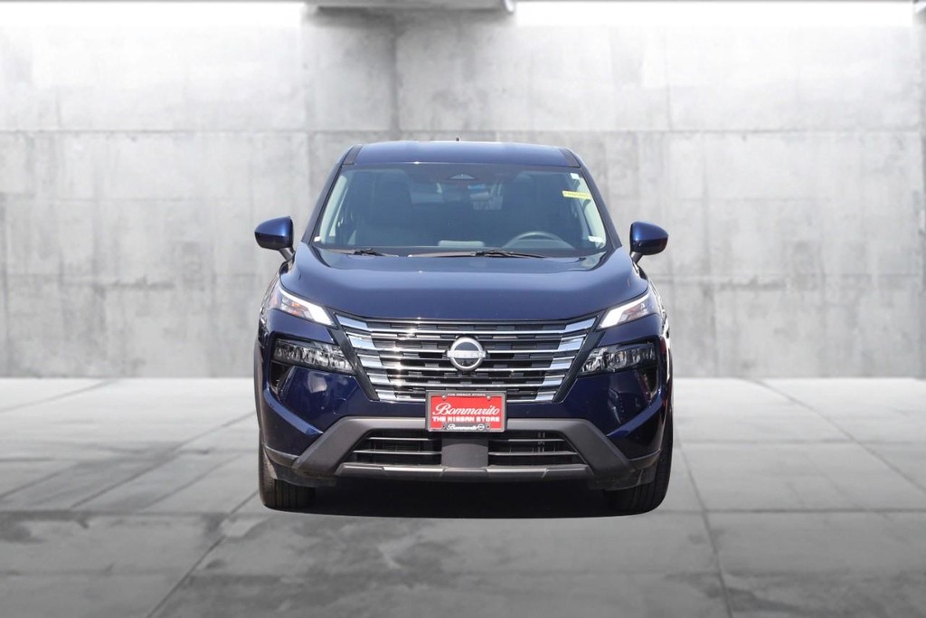 Nissan Rogue Vehicle Image 04