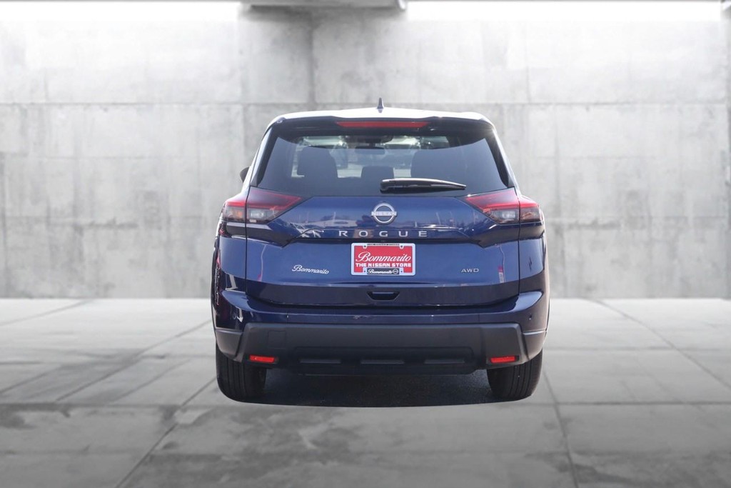 Nissan Rogue Vehicle Image 06