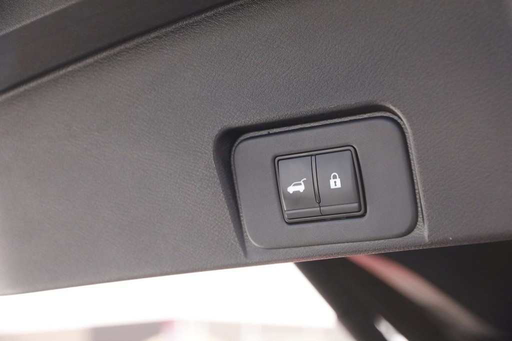 Nissan Rogue Vehicle Image 08