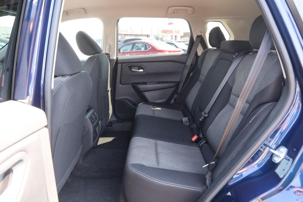 Nissan Rogue Vehicle Image 10