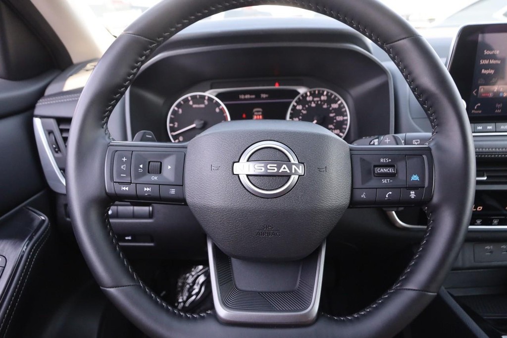 Nissan Rogue Vehicle Image 11