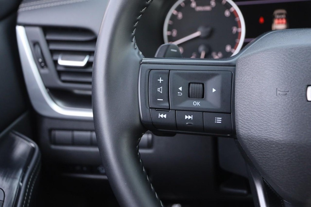 Nissan Rogue Vehicle Image 12