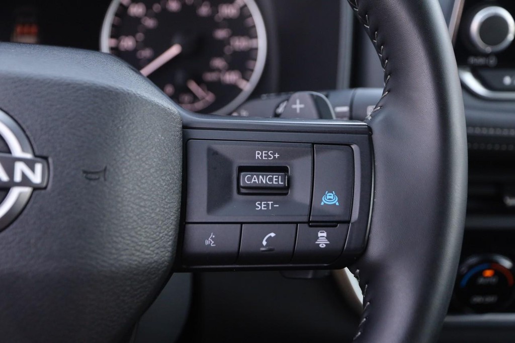 Nissan Rogue Vehicle Image 13