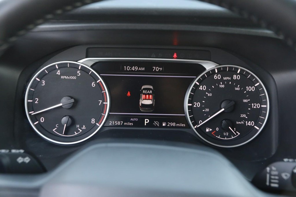 Nissan Rogue Vehicle Image 14