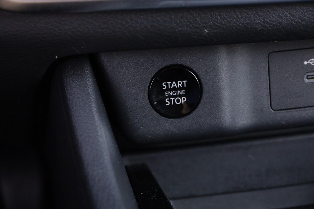 Nissan Rogue Vehicle Image 15