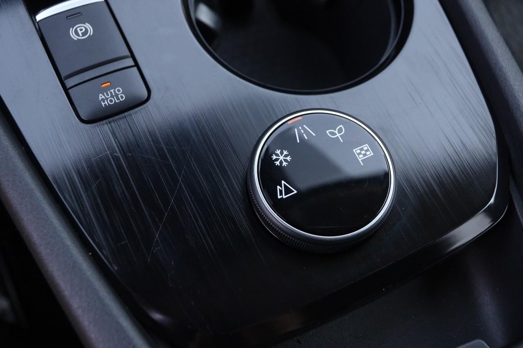 Nissan Rogue Vehicle Image 19