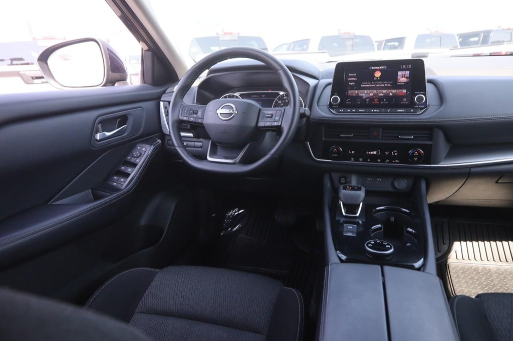 Nissan Rogue Vehicle Image 22